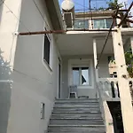 Lili's House