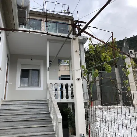 Lili's House * Delvine