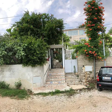 Lili's House * Delvine