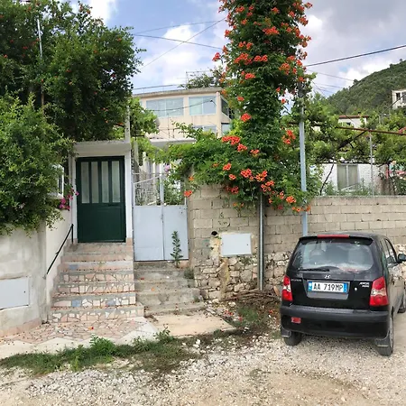 Holiday home Lili's House Delvine