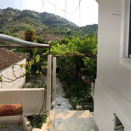 בית נופש Lili's House *