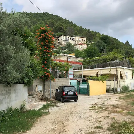 Lili's House * Delvine