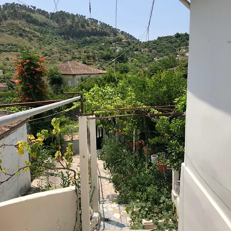 Lili's House بيت للعطل *