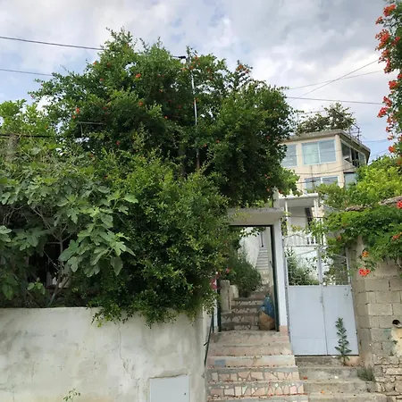 בית נופש Lili's House *