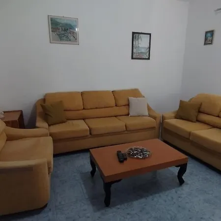 בית נופש Lili's House Delvine