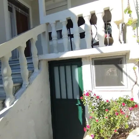 בית נופש Lili's House Delvine